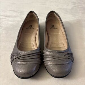 White Mountain Metallic Gray Loafers